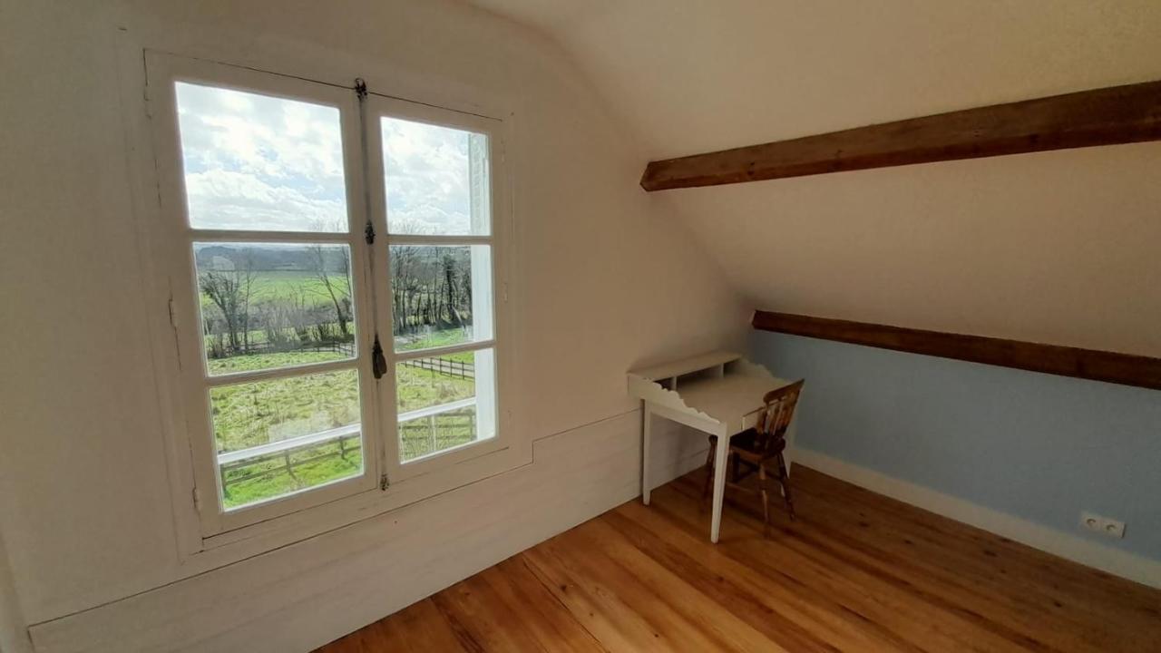 Gite Cottage Chaleureux En Pleine Campagne Vue Sur Les Monts Et Forets Et Le Chateau De Carrouges Exteriör bild